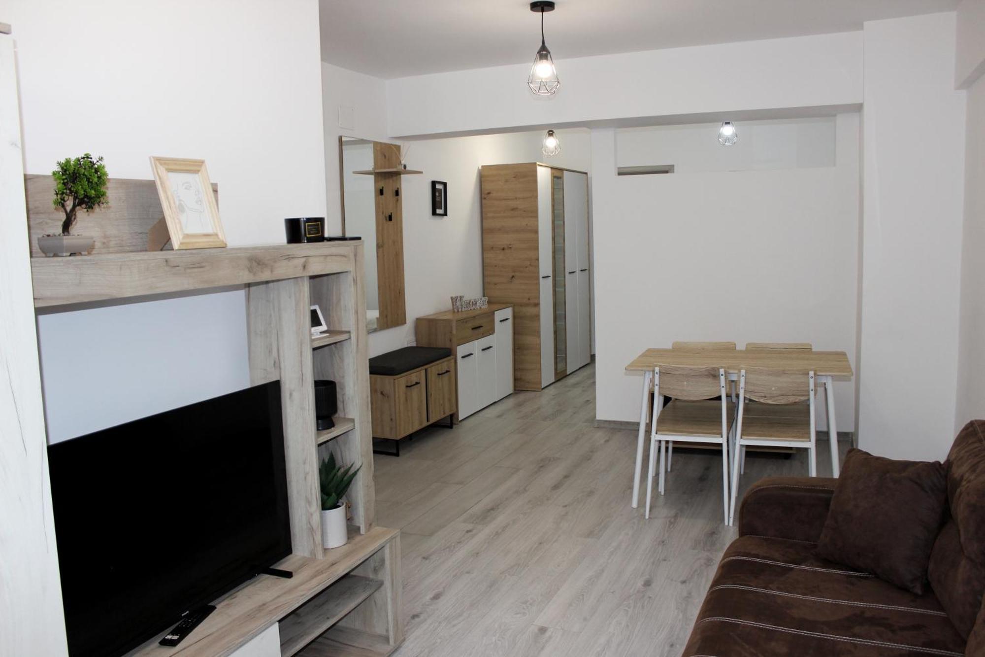 Cozy Apartments In Centre Of Suceava Near Kaufland And University ภายนอก รูปภาพ