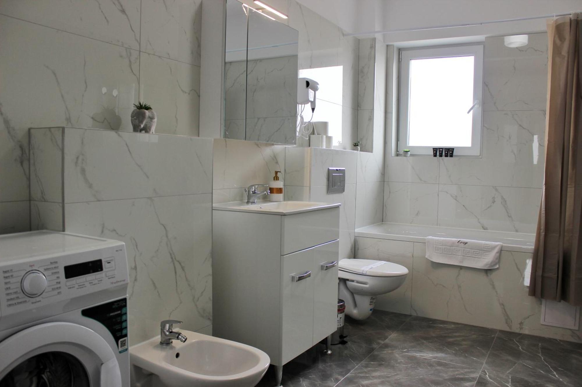 Cozy Apartments In Centre Of Suceava Near Kaufland And University ภายนอก รูปภาพ