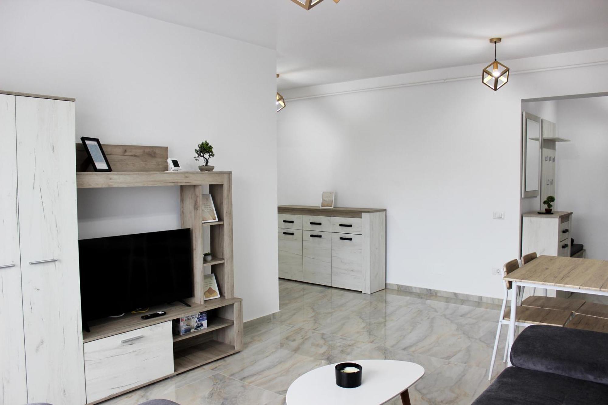 Cozy Apartments In Centre Of Suceava Near Kaufland And University ภายนอก รูปภาพ