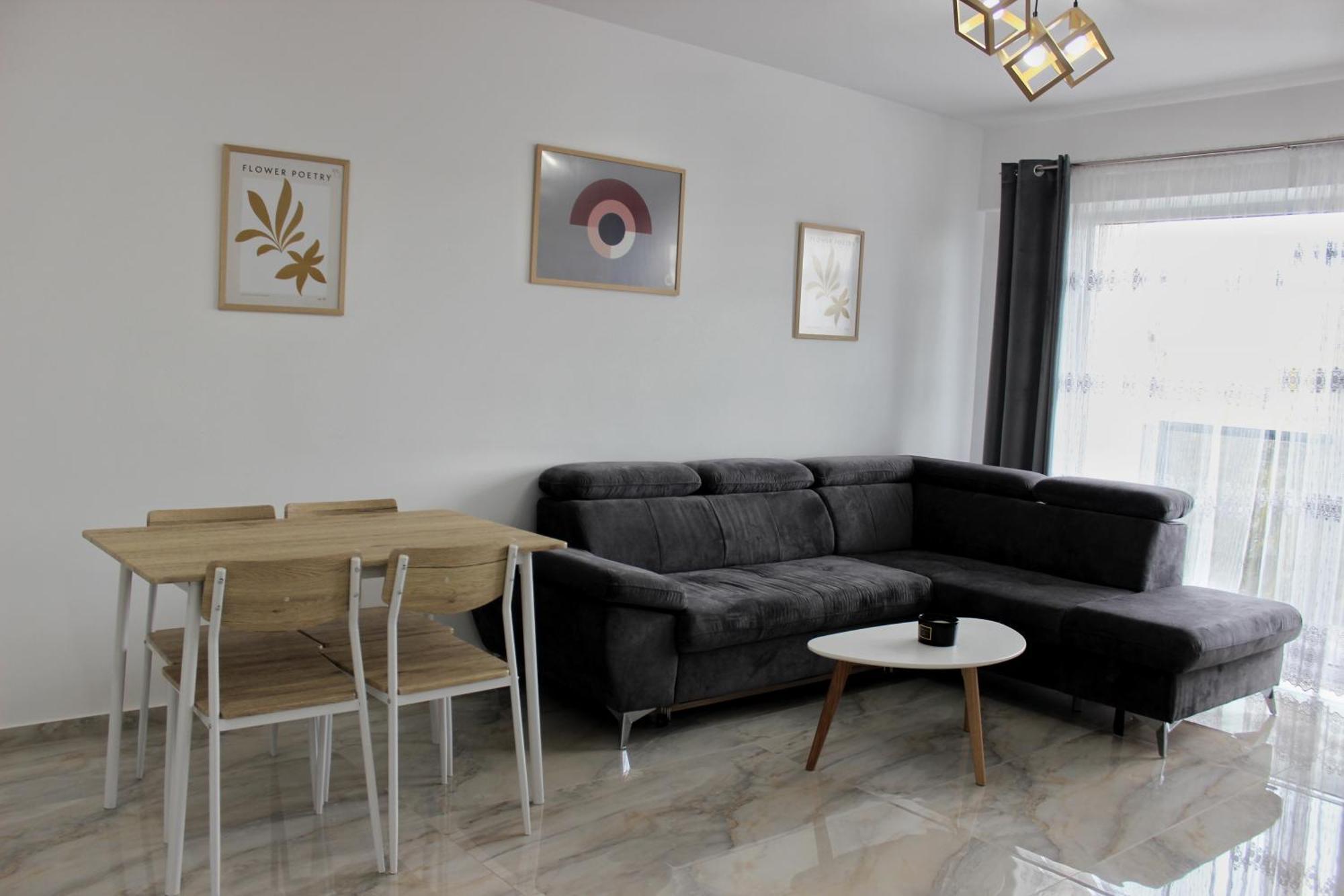 Cozy Apartments In Centre Of Suceava Near Kaufland And University ภายนอก รูปภาพ