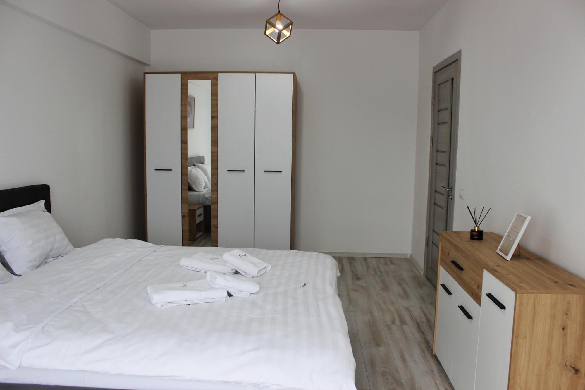 Cozy Apartments In Centre Of Suceava Near Kaufland And University ภายนอก รูปภาพ