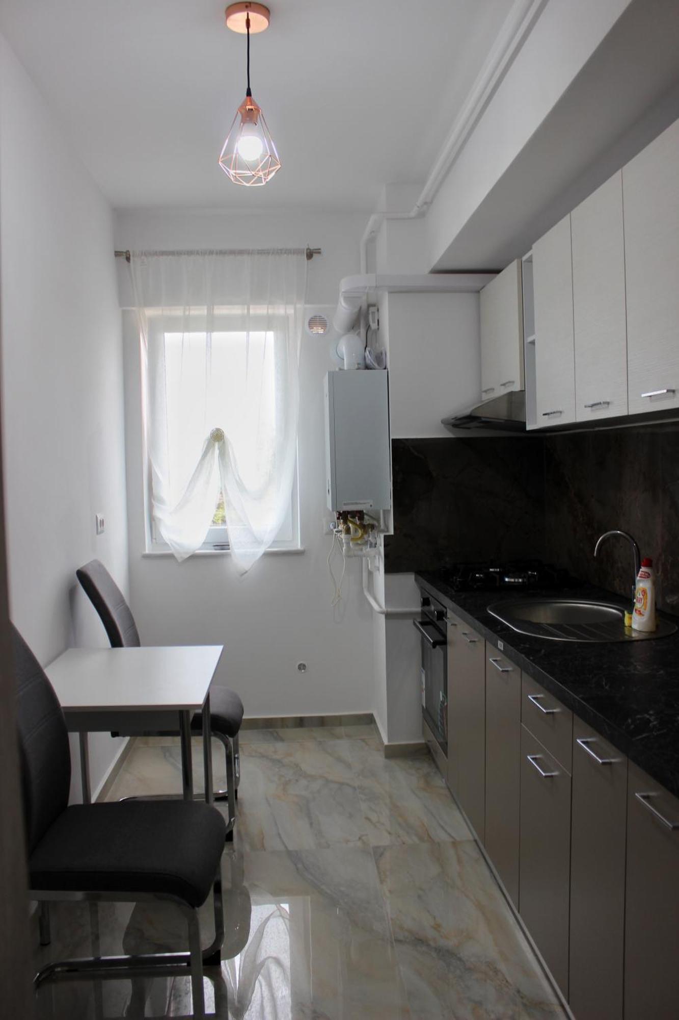 Cozy Apartments In Centre Of Suceava Near Kaufland And University ภายนอก รูปภาพ